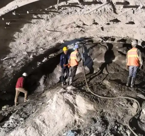 民乐拱顶带模注浆料的施工流程及注意事项